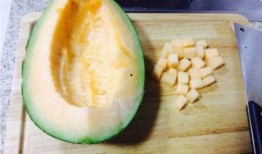 保安吃哈密瓜的故事视频,甜蜜瞬间成网络热议