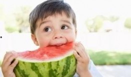 小孩吃瓜擦脸视频教程大全,趣味学护肤，宝宝更可爱