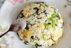 瓜妞吃自热米饭视频,美味与便捷的美食体验
